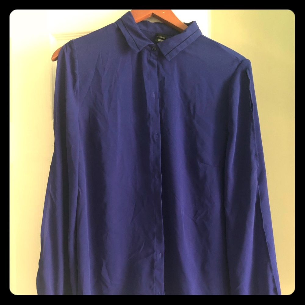 Blue button up (l)